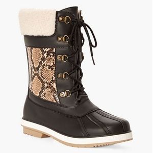 Snake print faux fur cuff winter boots Size 8.5